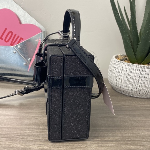 Kate Spade Wrapping Party Gift Box Handbag - Picture 3 of 9